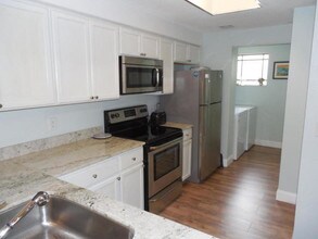 3022 Alcazar Pl in Palm Beach Gardens, FL - Building Photo - Building Photo