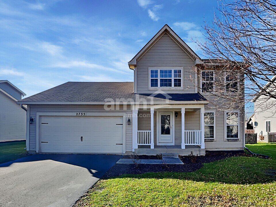 2735 Lahinch Dr in Aurora, IL - Building Photo