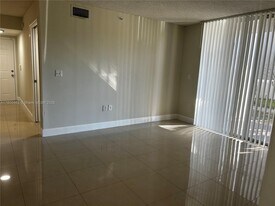 11185 SW 6th St in Pembroke Pines, FL - Building Photo