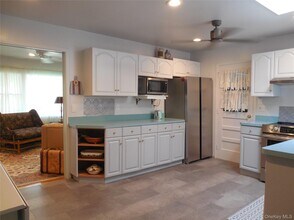 29 Maryland Blvd in Hampton Bays, NY - Building Photo - Building Photo