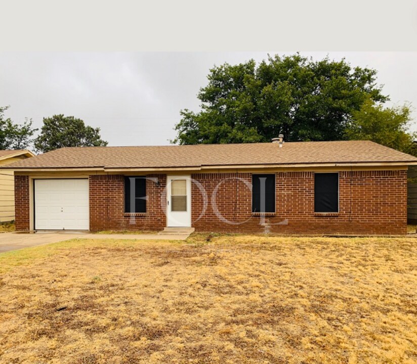 2124 74th St in Lubbock, TX - Building Photo