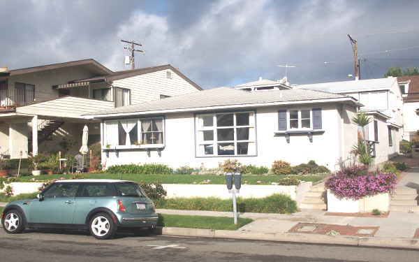 220 Cliff Dr in Laguna Beach, CA - Building Photo