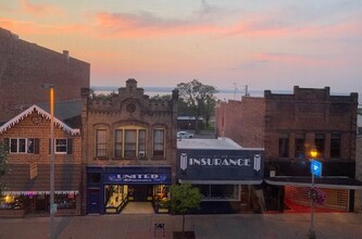 410 Main St W in Ashland, WI - Foto de edificio - Building Photo