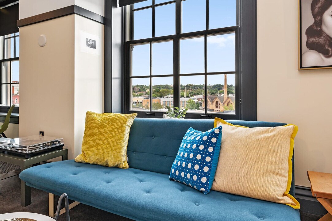 120 S Whitfield St-Unit -FL3-ID380384P in Pittsburgh, PA - Building Photo