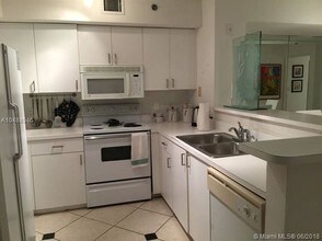 19701 E Country Club Dr-Unit -5406 in Aventura, FL - Building Photo - Building Photo