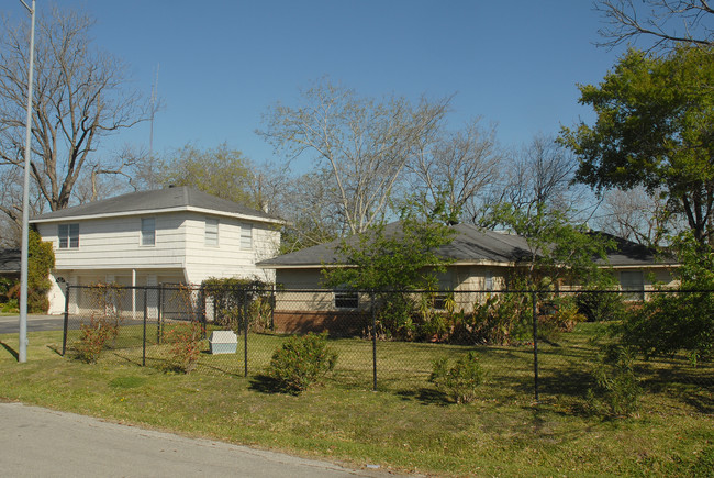 7018 Alder Dr in Houston, TX - Building Photo - Building Photo