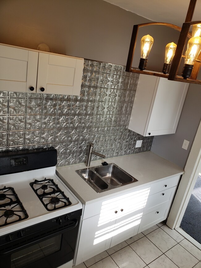 2920 Columbus St, Unit 2W