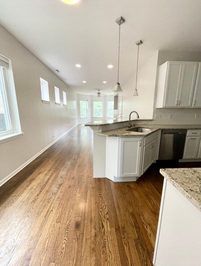 2321 N Lister Ave in Chicago, IL - Building Photo - Building Photo