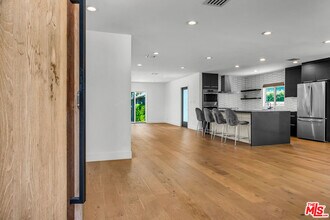 5318 Bellaire Ave in Los Angeles, CA - Building Photo - Building Photo