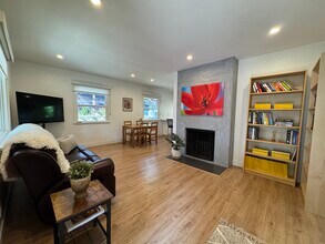 1622 Foothill Blvd in La Canada Flintridge, CA - Building Photo - Building Photo