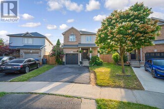 46 Oakmeadow Dr in Brampton, ON - Building Photo - Building Photo