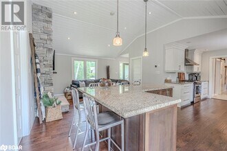 61 Grandview Crescent in Oro-Medonte, ON - Building Photo - Building Photo