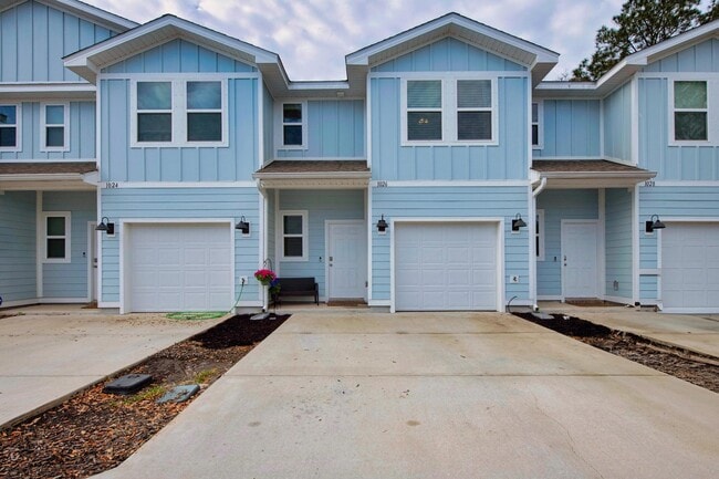 1026 McLaren Cir
