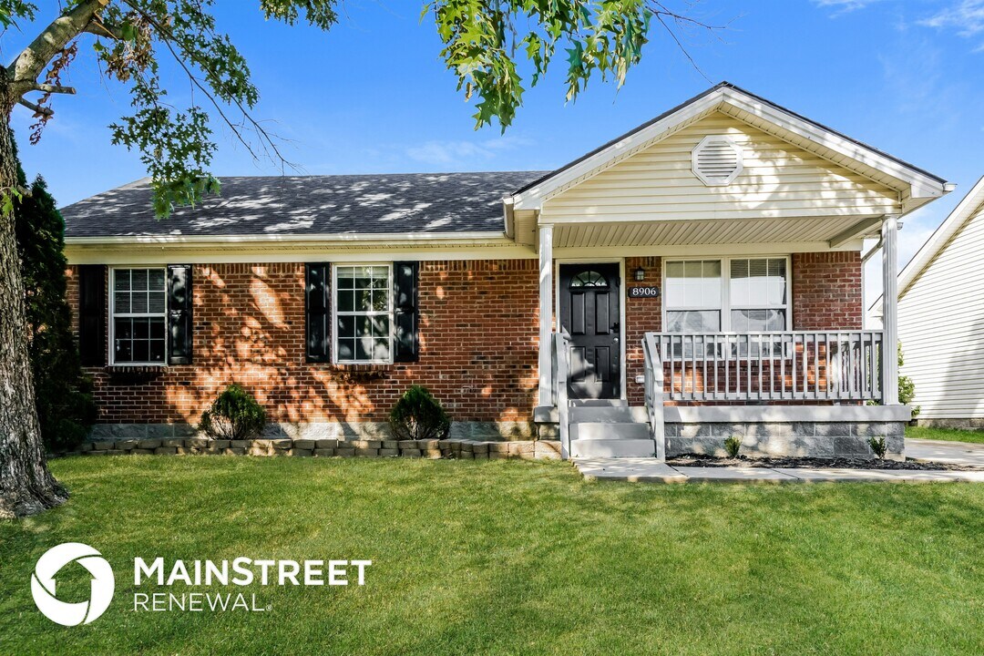 8906 Greenmoore Dr in Louisville, KY - Building Photo