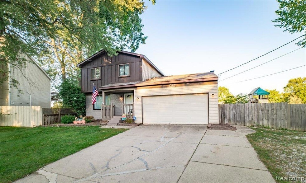 1253 Bamford St, Unit 2922 in Waterford Township, MI - Building Photo