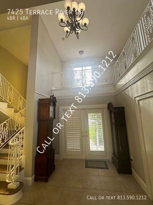 7425 Terrace River Dr in Temple Terrace, FL - Building Photo - Building Photo