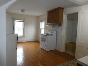 231 Pleasant St in East Bridgewater, MA - Building Photo - Building Photo