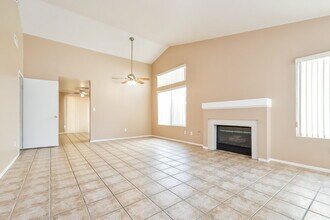 1707 Black Hills Way in North Las Vegas, NV - Foto de edificio - Building Photo