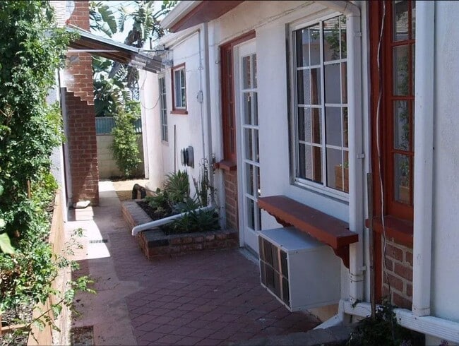 5910 Edgemar Ave in Los Angeles, CA - Building Photo - Building Photo