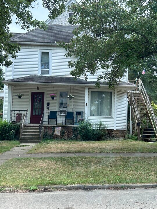 413 Pleasant St, Unit #3 in Ashland, OH - Building Photo