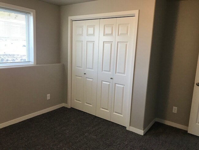 811 Cathy Dr W in West Fargo, ND - Building Photo - Building Photo