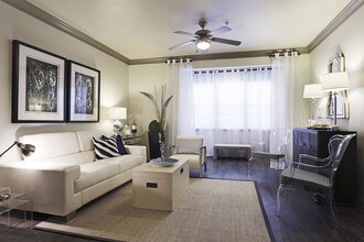 Portico Kirby in Houston, TX - Foto de edificio - Interior Photo