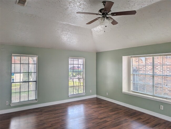 property at 2026 Sandy Knoll Dr