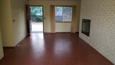 9514 SW Capitol Hwy in Portland, OR - Foto de edificio - Building Photo