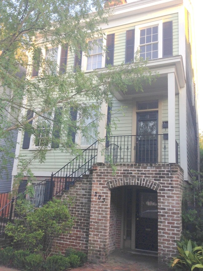 203 W Waldburg St, Unit First Floor in Savannah, GA - Building Photo - Building Photo
