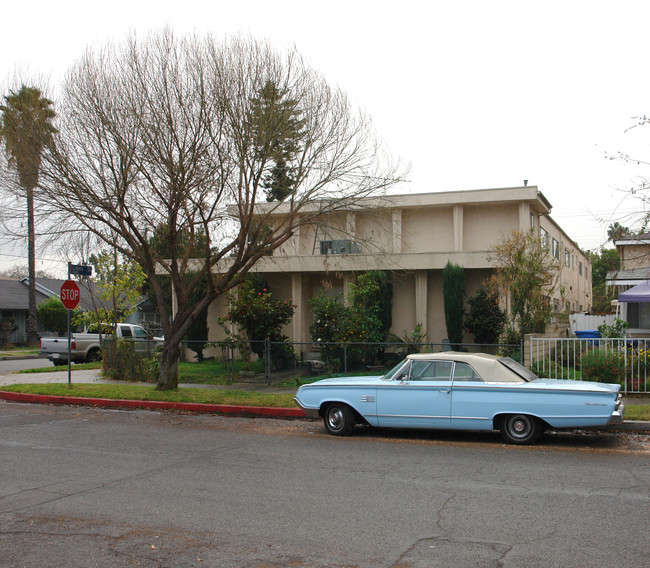 5705 Willowcrest Ave in North Hollywood, CA - Building Photo - Building Photo