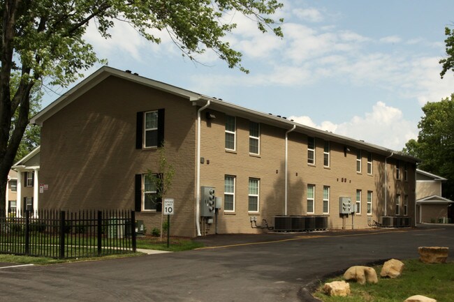 Willow Place Apartments in Louisville, KY - Foto de edificio - Building Photo