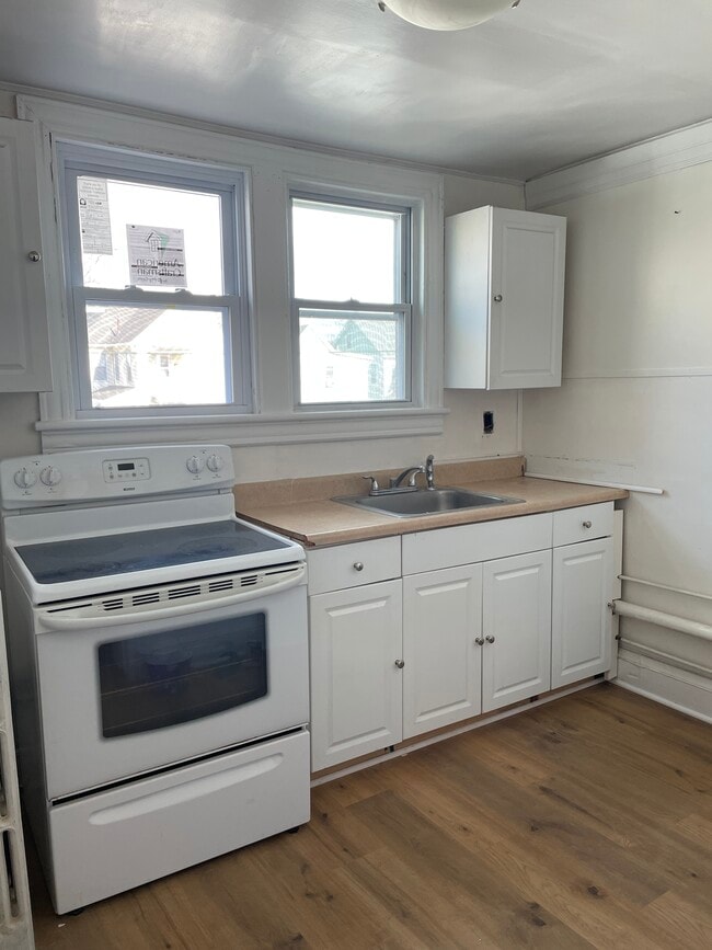 29 Lewis St, Unit 29 lewis street Apt 2