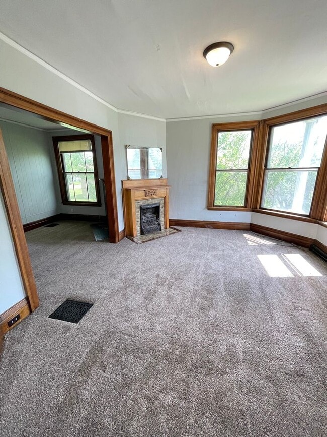 property at 207-209 E 7th St