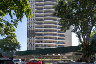 Birchwood Towers in Forest Hills, NY - Building Photo - Building Photo