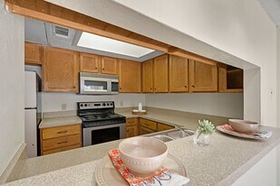 Summertree in Odessa, TX - Building Photo