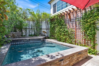 326 Arcadia Ave in Long Beach, CA - Building Photo - Building Photo