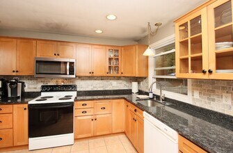 104 Country Club Rd in Cheshire, CT - Building Photo - Building Photo
