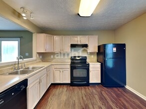 5657 Valhalla Way in Indianapolis, IN - Building Photo - Building Photo
