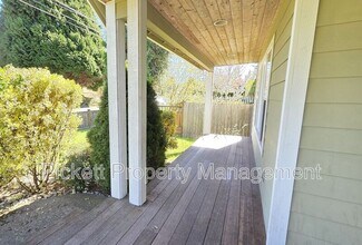 1733 N Wycoff Ave in Bremerton, WA - Building Photo - Building Photo