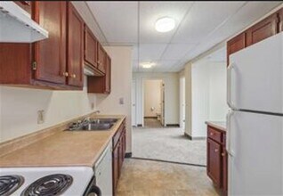 1015 Elm St in Manchester, NH - Building Photo - Building Photo
