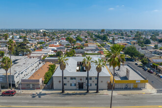 8118 S Western Ave in Los Angeles, CA - Building Photo - Building Photo