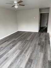 126 4th Ave, Unit 1 in Broomall, PA - Foto de edificio - Building Photo