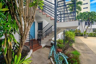 4710 Pine Tree Dr in Miami Beach, FL - Building Photo - Building Photo