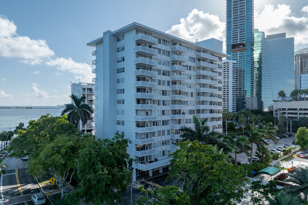 Point View Condominiums in Miami, FL - Building Photo