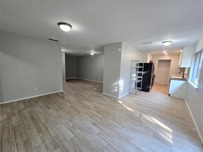 6108 Lazy River Dr in Dallas, TX - Building Photo - Building Photo