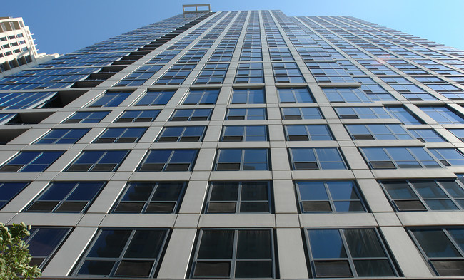 SKY55 in Chicago, IL - Building Photo - Building Photo