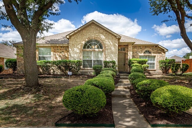 property at 7700 Glenoaks Dr