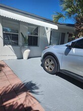 1561 NE 29th St in Pompano Beach, FL - Foto de edificio - Building Photo