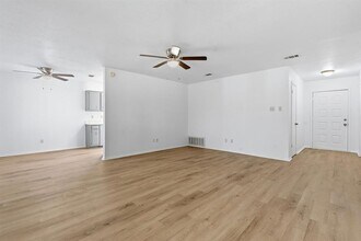 7717 Elderberry Dr in Austin, TX - Building Photo - Building Photo