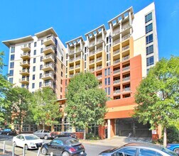 701 Royal Ct, Unit 404 in Charlotte, NC - Building Photo - Building Photo